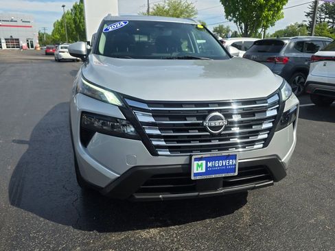 Used 2024 Nissan Rogue SV w/ SV Premium Package FWD image 10