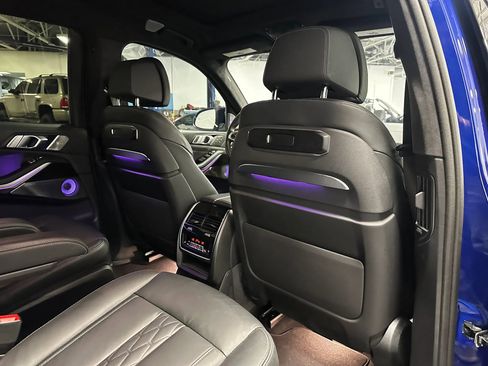 Used 2025 BMW X7 M60i AWD/4WD image 25