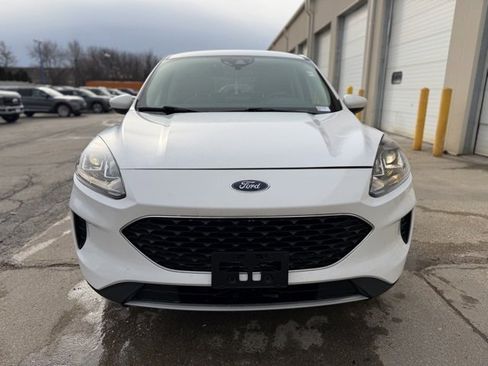 Certified 2020 Ford Escape SE image 2