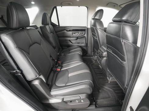 Used 2025 Honda Pilot EX-L image 18