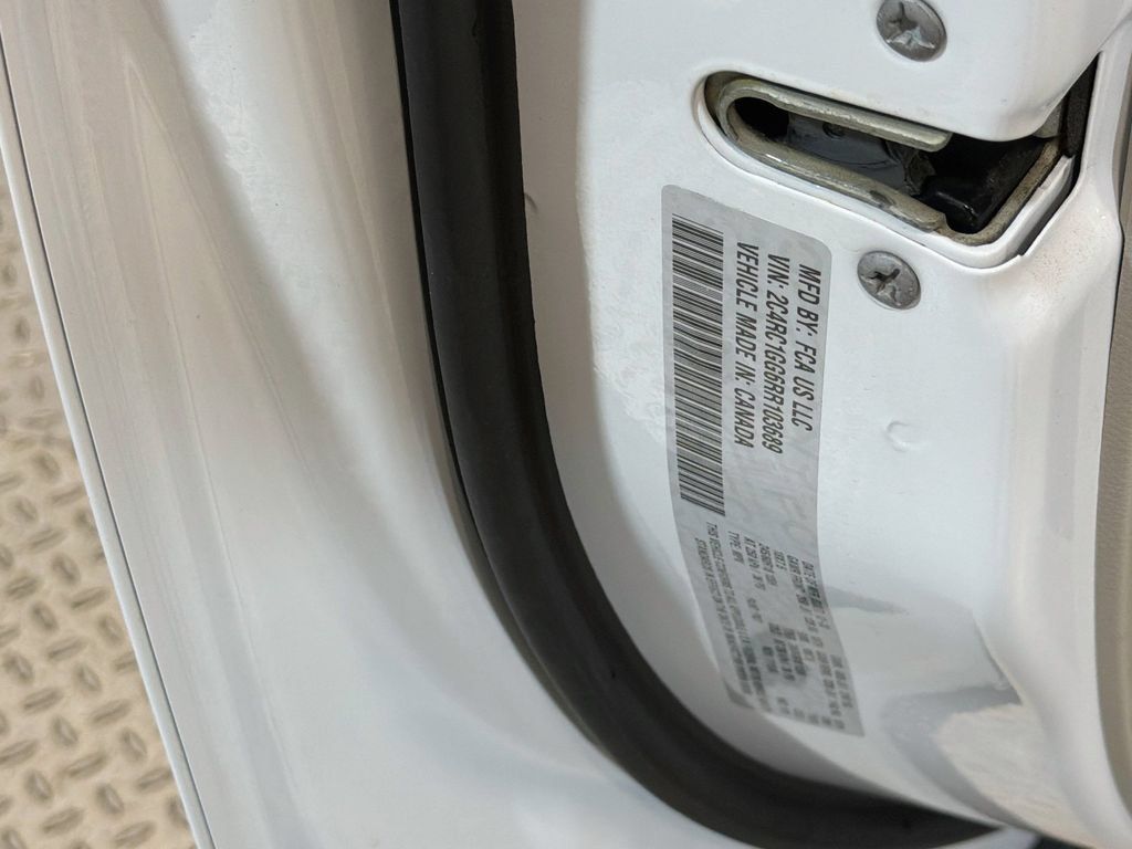 Used 2024 Chrysler Pacifica Limited FWD image 35