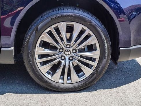 Used 2021 Toyota Venza XLE w/ Carpet Mat Package (TMS) AWD/4WD image 10