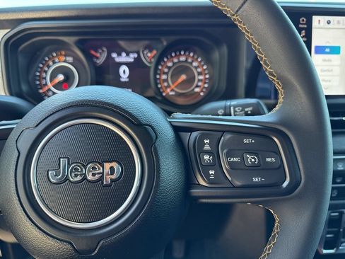 Used 2024 Jeep Gladiator Sport AWD/4WD image 35