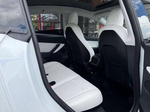 Used 2022 Tesla Model Y Long Range AWD/4WD image 37