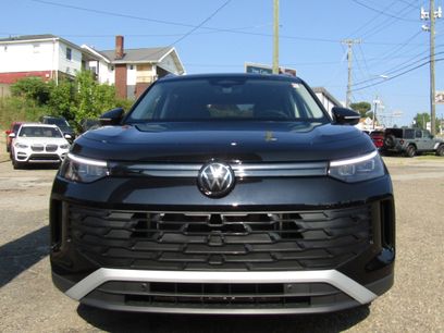 New 2025 Volkswagen Tiguan SE