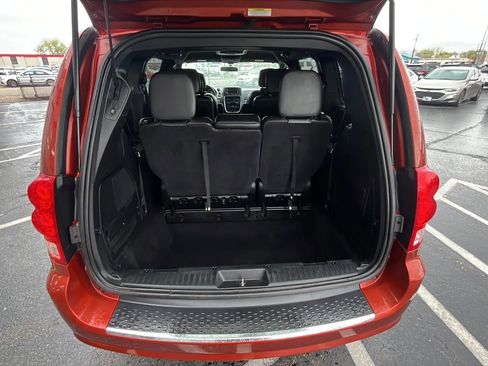 Used 2012 Dodge Grand Caravan R/T image 19