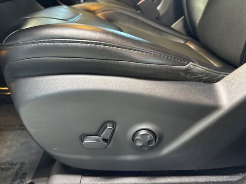 Used 2019 Jeep Cherokee Latitude Plus w/ Comfort/Convenience Group image 13
