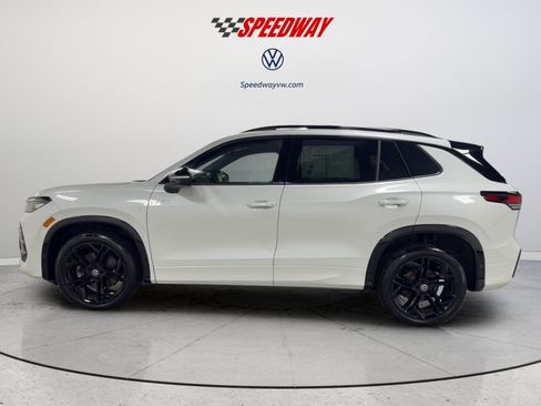 Certified 2025 Volkswagen Tiguan SE R-Line AWD/4WD image 10