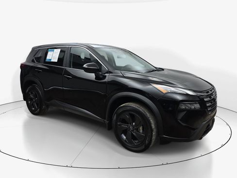 Used 2026 Nissan Rogue SV AWD/4WD image 2