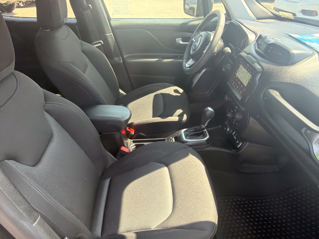 Used 2023 Jeep Renegade Latitude AWD/4WD image 12