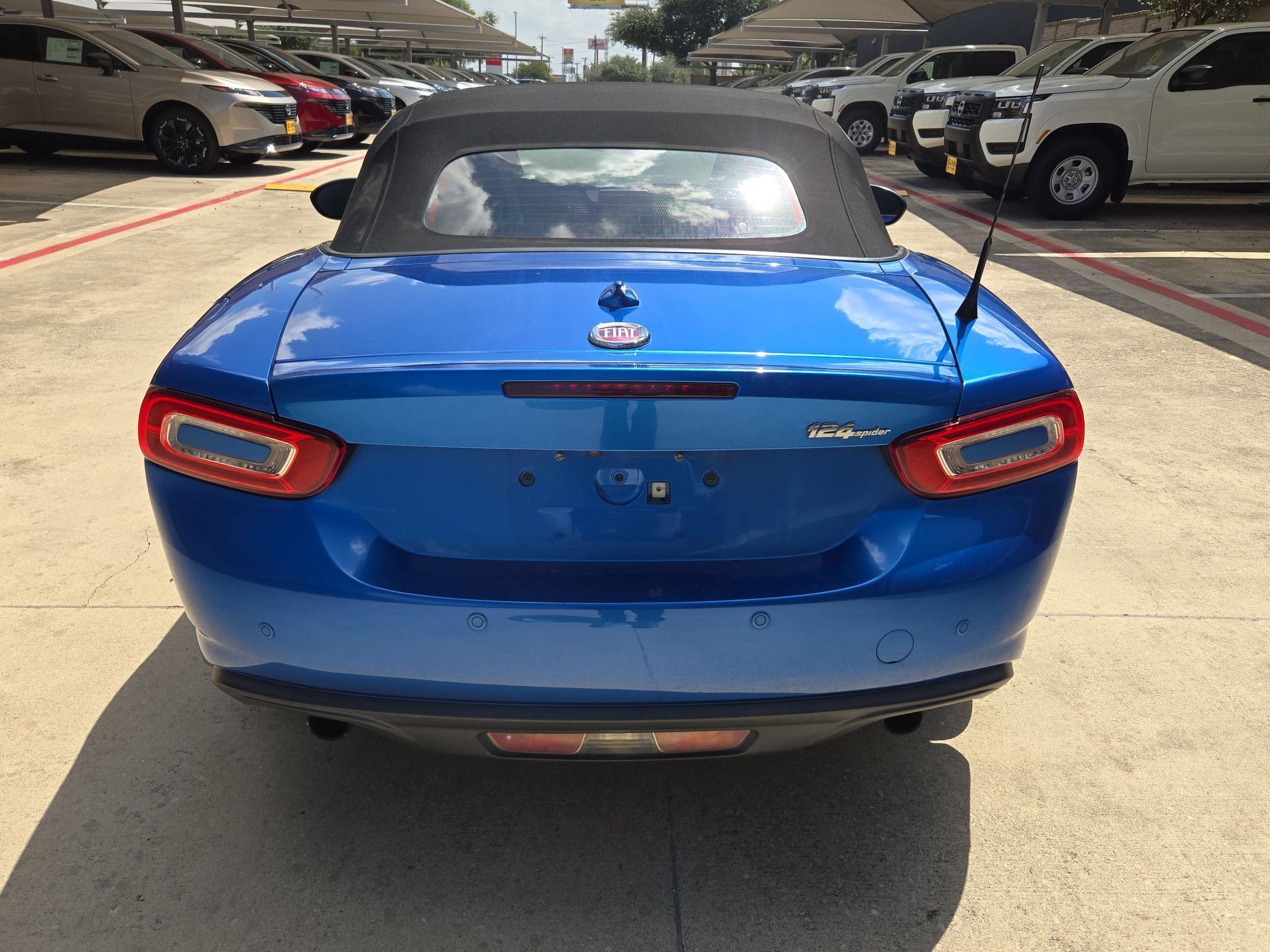 Used 2017 FIAT 124 Spider Lusso RWD image 4