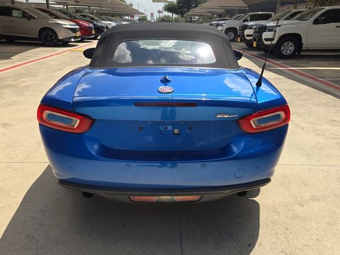 Used 2017 FIAT 124 Spider Lusso RWD image 4