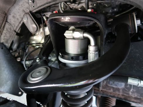 Used 2018 Toyota Tacoma TRD Off-Road w/ Technology Package image 9