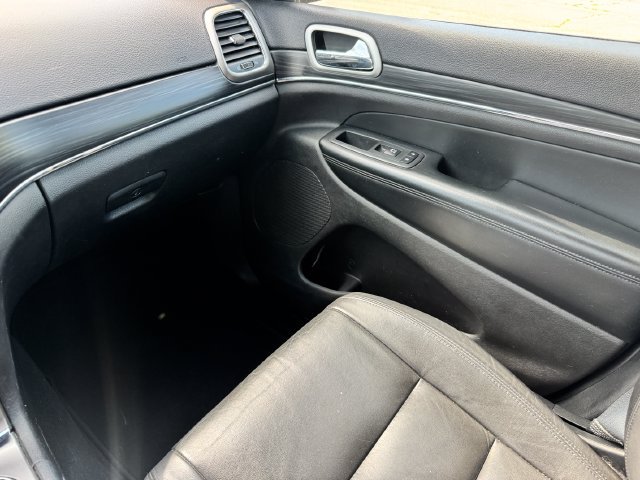 Used 2020 Jeep Grand Cherokee Limited AWD/4WD image 23