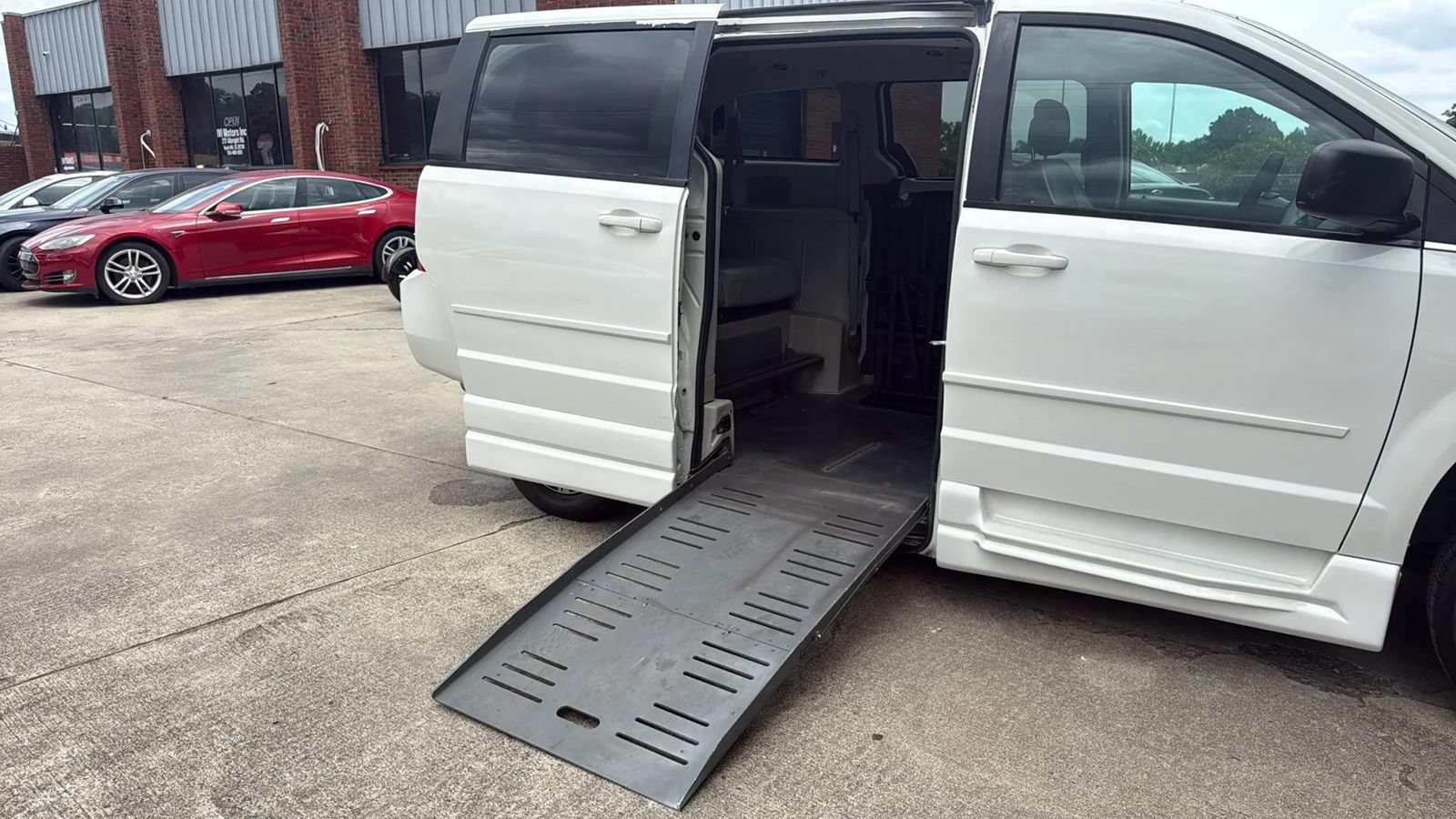 Used 2010 Dodge Grand Caravan SE w/ Climate Group FWD image 21