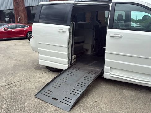 Used 2010 Dodge Grand Caravan SE w/ Climate Group FWD image 21