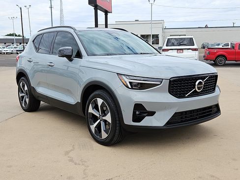 Used 2026 Volvo XC40 B5 Plus w/ Protection Package Premier AWD/4WD image 4