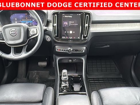 Used 2023 Volvo XC40 B5 Plus w/ Protection Package Premier image 17