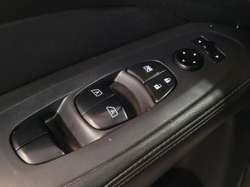 Used 2019 Nissan Pathfinder SV image 27