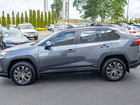 Used 2022 Toyota RAV4 XLE Premium AWD/4WD image 8