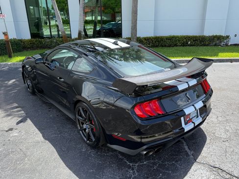 Used 2022 Ford Mustang Shelby GT500 w/ Carbon Fiber Track Pack RWD image 14