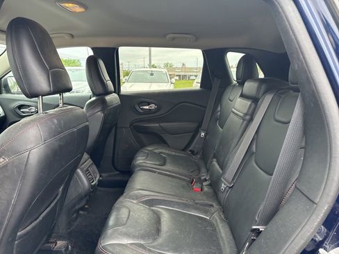 Used 2014 Jeep Cherokee Trailhawk AWD/4WD image 17