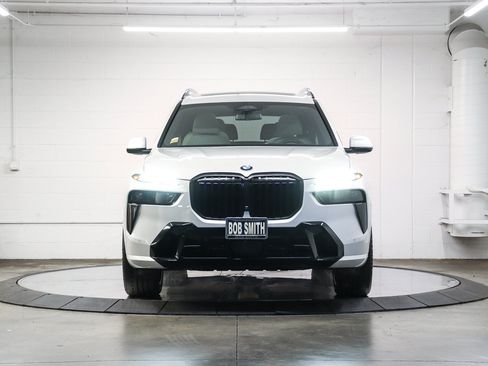 Used 2024 BMW X7 xDrive40i w/ M Sport Package AWD/4WD image 2