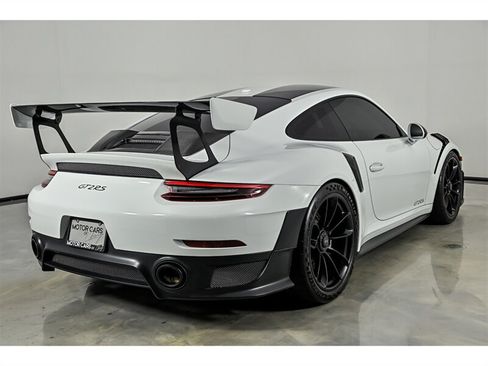 Used 2019 Porsche 911 GT2 RS w/ Weissach Package RWD image 9