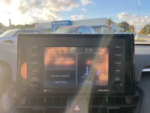 Used 2021 Toyota RAV4 LE image 20