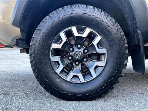 Used 2020 Toyota Tacoma TRD Off-Road AWD/4WD image 16