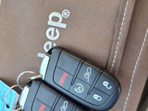 Used 2017 Jeep Grand Cherokee Limited w/ Trailer Tow Group IV image 29