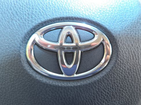 Used 2018 Toyota Camry XLE FWD image 38