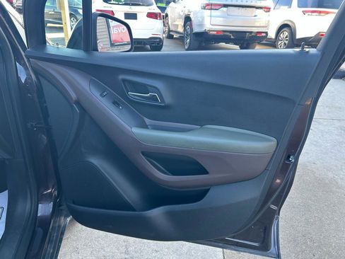 Used 2016 Chevrolet Trax LT w/ LT Convenience Package image 16