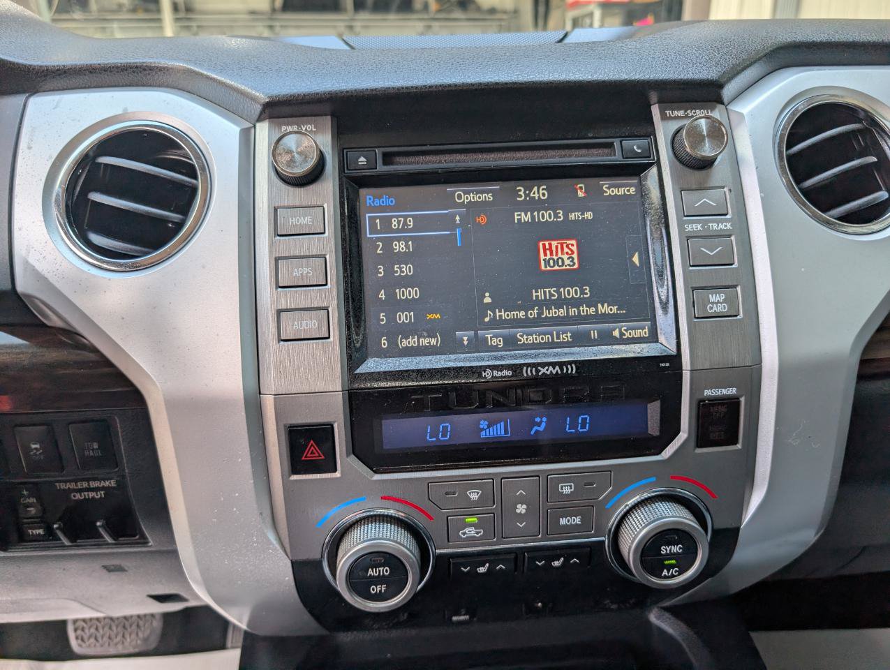 Used 2017 Toyota Tundra Limited w/ Limited Premium Package RWD image 18