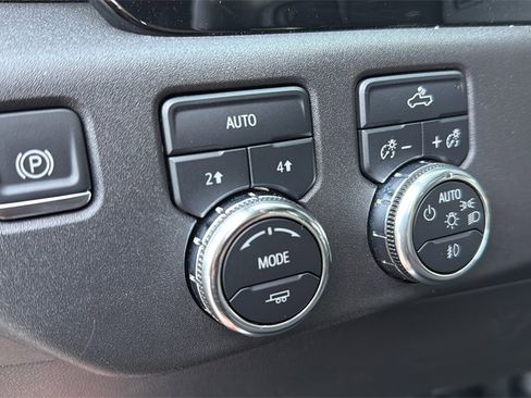 Used 2024 GMC Sierra 1500 Elevation image 12
