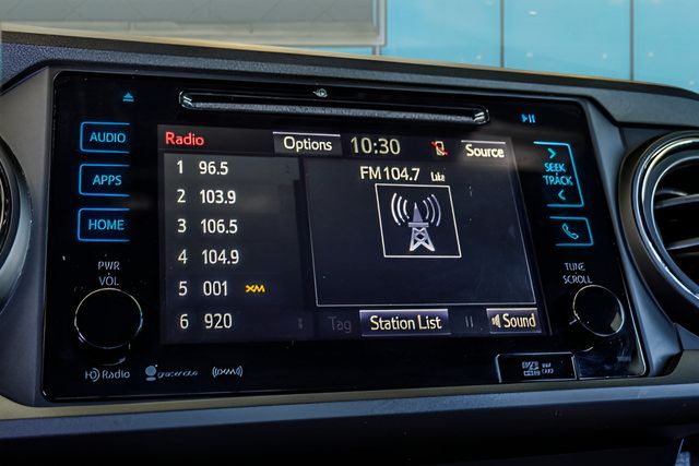 Used 2019 Toyota Tacoma TRD Off-Road w/ Technology Package AWD/4WD image 22