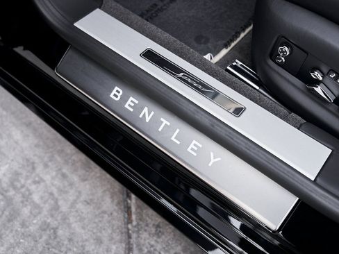 Used 2025 Bentley Flying Spur Plug-In Hybrid image 36