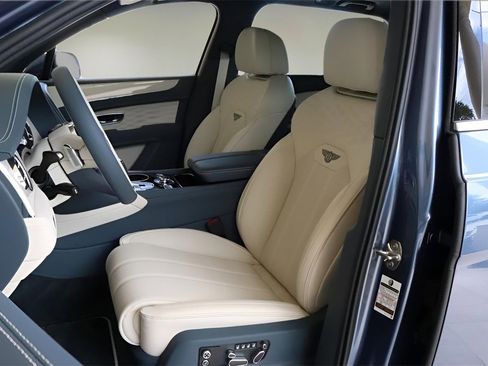 New 2025 Bentley Bentayga Extended Wheelbase image 12