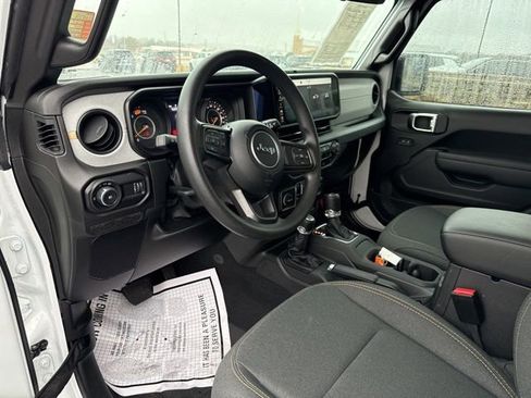 Used 2025 Jeep Wrangler Unlimited Sport AWD/4WD image 13