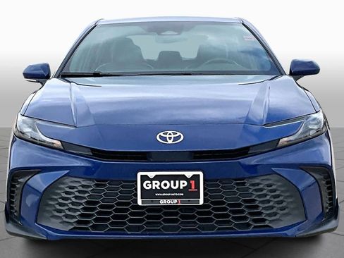 Used 2025 Toyota Camry SE image 4