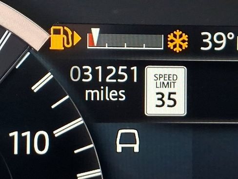 Used 2023 Land Rover Discovery Sport SE R-Dynamic image 22