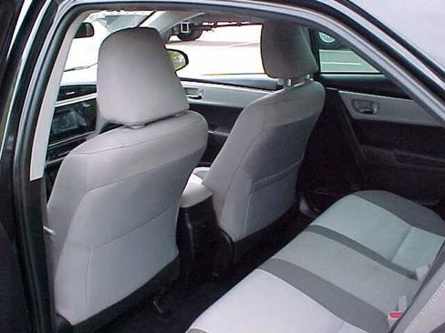 Used 2017 Toyota Corolla LE image 11