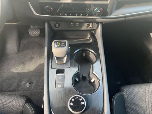 Used 2025 Nissan Rogue SV image 43