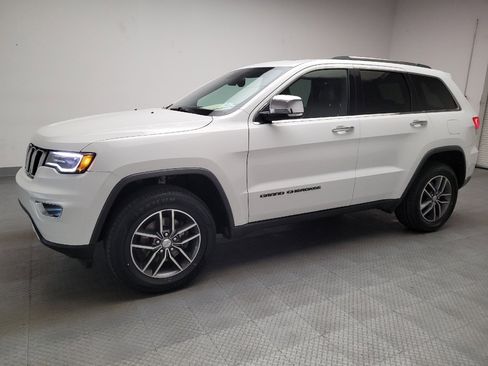 Used 2017 Jeep Grand Cherokee Limited w/ Luxury Group II image 2