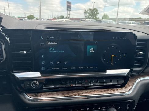Used 2023 Chevrolet Silverado 1500 LT AWD/4WD image 19