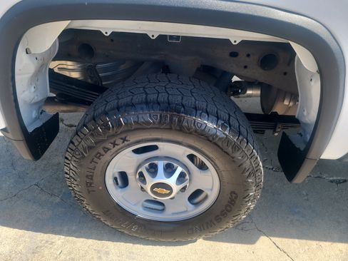 Used 2024 Chevrolet Silverado 2500 W/T w/ WT Fleet Convenience Package AWD/4WD image 9