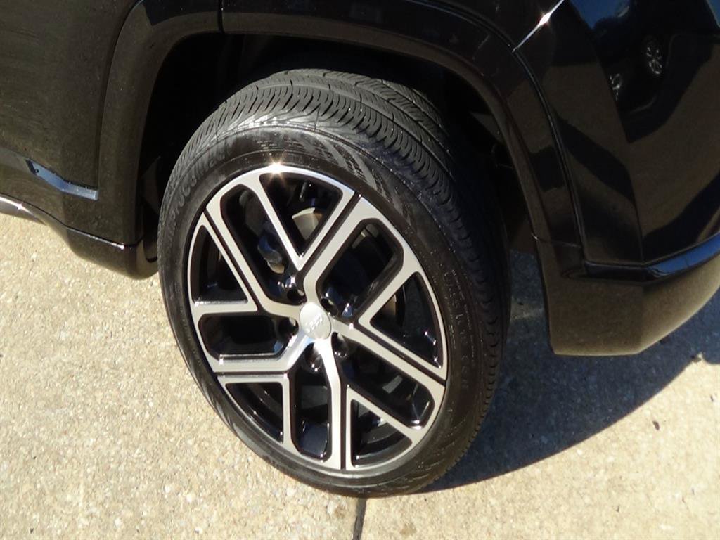 Certified 2024 Jeep Compass Limited w/ Elite Group AWD/4WD image 9