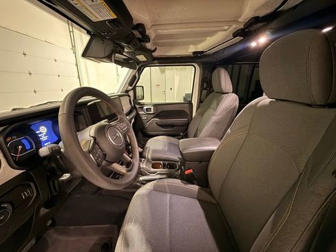 Used 2024 Jeep Wrangler Sport S image 16