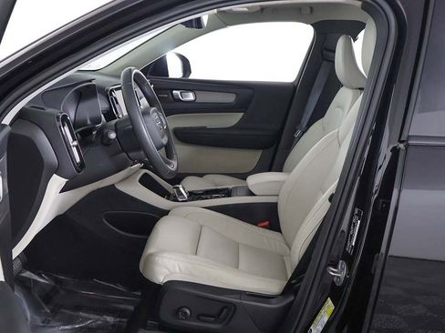 Used 2024 Volvo XC40 B5 Plus w/ Protection Package Premier image 28