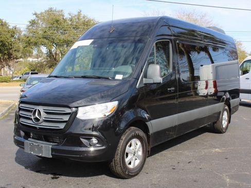Used 2024 Mercedes-Benz Sprinter 2500 image 8
